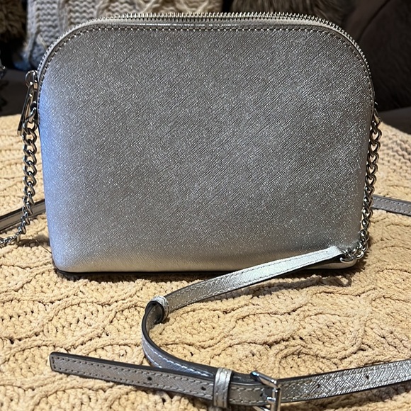 PRISTINE Michael Kors NEW! PERFECT size for daily use! Silver crossbody! - Picture 2 of 5